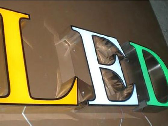 万州介绍LED招牌的基础知识。