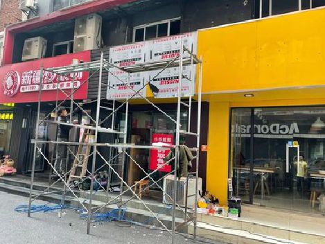 万州制作广告招牌如何避免它发黄？